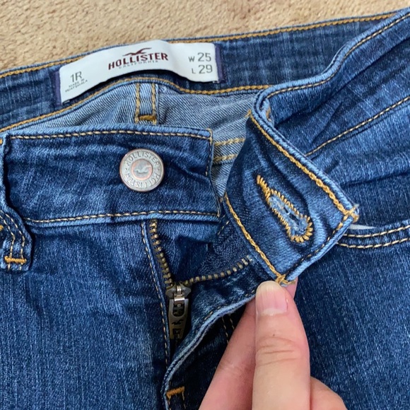 Hollister Relaxed Washed Skinny Denim Jeans - Picture 5 of 12